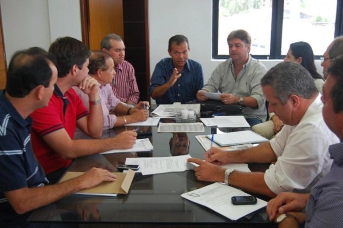 Prefeitos cobram do governo posição sobre casas e recursos