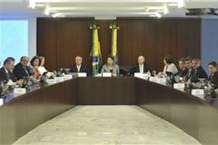Renan cobra recursos do pré-sal na reunião do Conselho Político