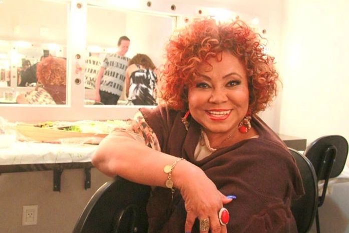 Renovada: Alcione estreia visual em espetáculo de dança no Rio