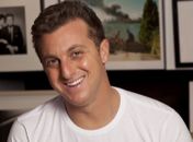 Luciano Huck lamenta morte de cachorro: "vá em paz, amigo"