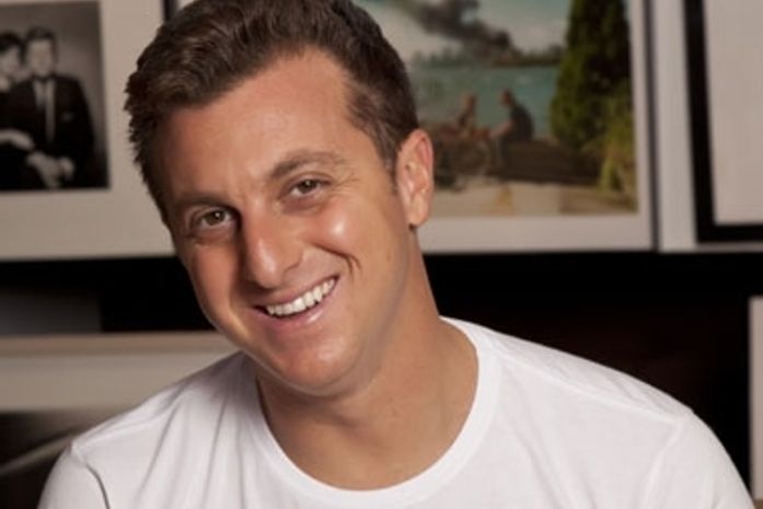 Luciano Huck lamenta morte de cachorro: "vá em paz, amigo"