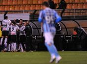 Com 9, líder Corinthians segura Grêmio, vence e recupera fôlego
