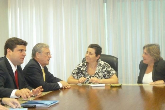 Ministra Tereza Campello recebe Deputada Célia Rocha