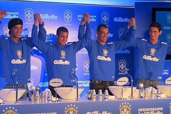 Ronaldinho aconselha Ganso e Lucas a deixarem o Brasil