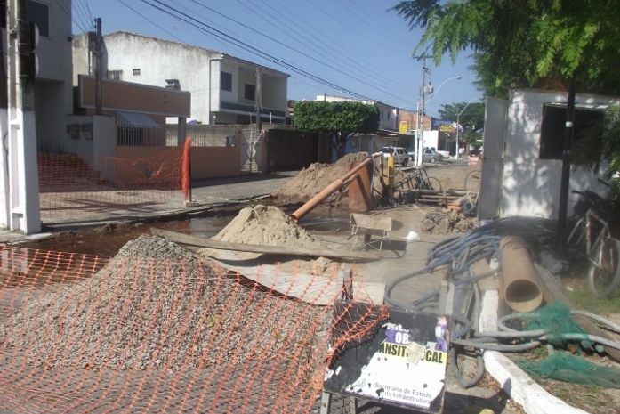 Avenida Amélia Rosa interditada