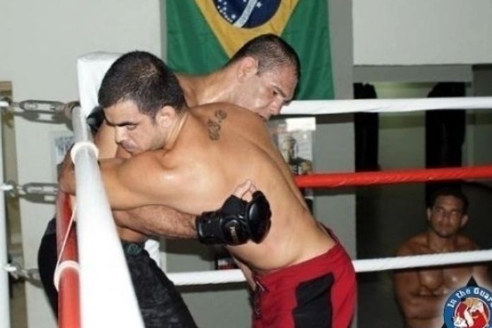 Thiago Jambo treina com Rogério Minotouro.