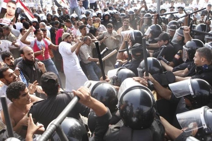 Julgamento de Mubarak é retomado no Egito a portas fechadas