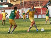 Aloísio se movimenta em treinamento.