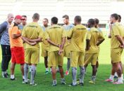 Flávio Lopes reunido com elenco do CRB