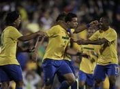 Damião marca o gol da vitória brasileira.