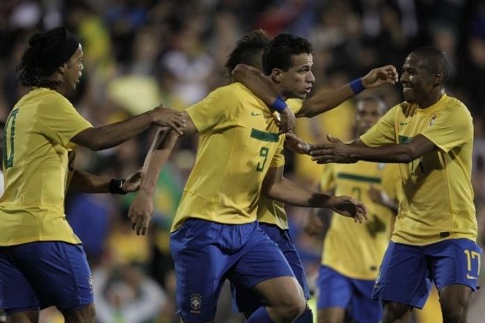 Damião marca o gol da vitória brasileira.
