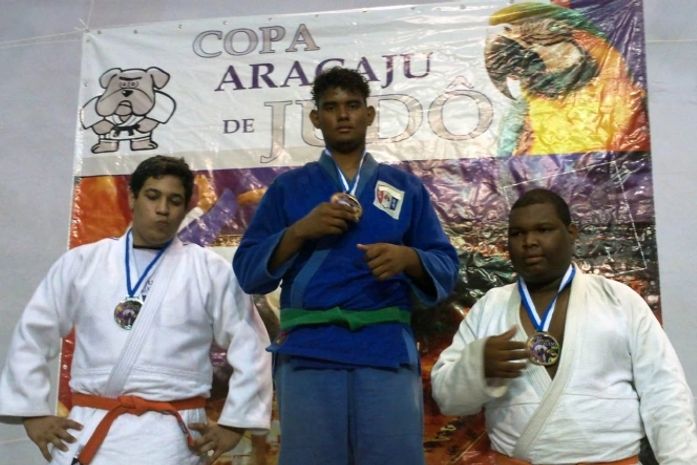 Judocas da Escola Theonilo Gama conquistam 8 medalhas em Sergipe‏