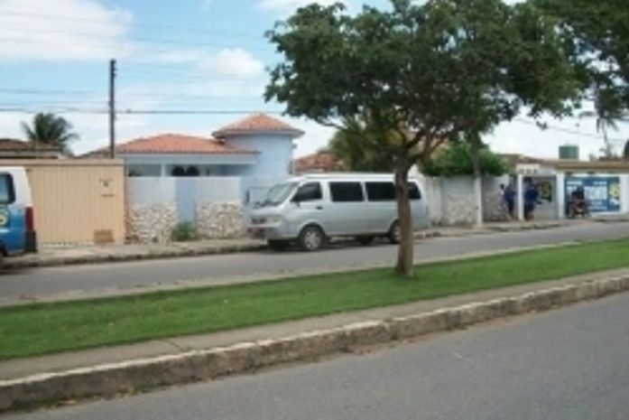 Homem pula muro da casa da mãe de Luciano Barbosa e é preso pela polícia