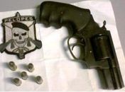 PM prende homem por porte ilegal de armas em Arapiraca