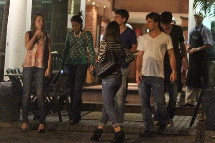 Sthefany Brito e Kayky Brito jantam acompanhados no Rio