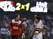 Rogério comemora jogo mil, vitória a liderança.