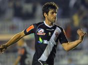 Juninho Pernambucano comemora gol.