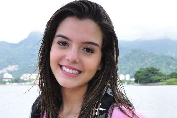 Giovanna Lancelotti nega que tenha ficado com 3 da mesma banda