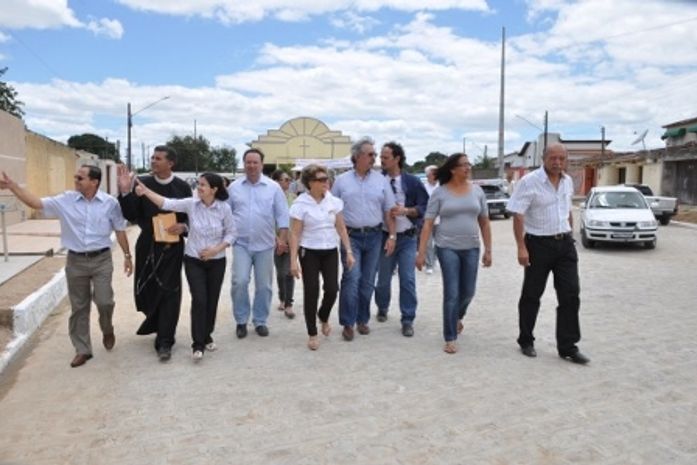 Moradores do Eldorado recebem mais dez ruas pavimentadas