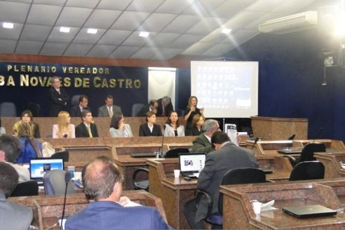 Novaes usa matérias de jornais para tentar emplacar Bico Legal em Maceió