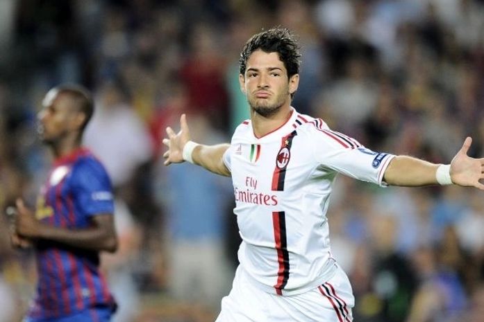 PSG chega a acordo com Milan e fecha com Alexandre Pato, diz jornal