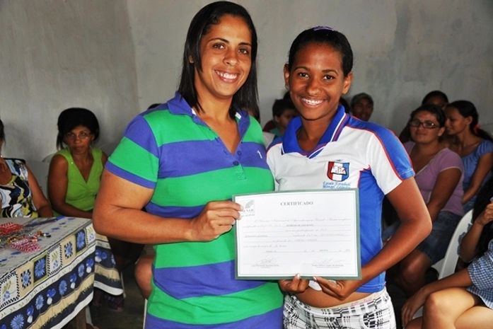 Secretaria de Agricultura de Feira Grande conclui curso de bijuteria no povoado Mumbaça