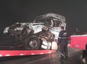 Imigrantes fica bloqueada mais de 20 horas após engavetamento