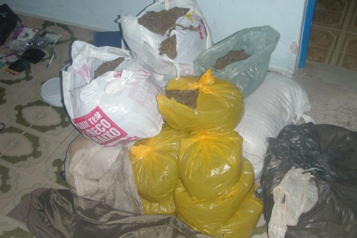 Traficante é preso com 40kg de maconha e ameaça policiais. "Vou matar todos"