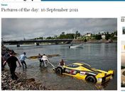 Ferrari para dentro do mar no Canadá após piloto perder controle