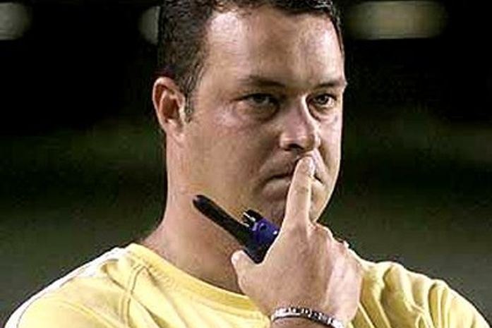 CRB negocia com Roberto Fernandes e novo técnico deve ser anunciado