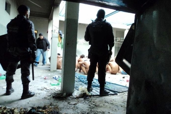 Presos foram conduzidos ao pátio para recontagem