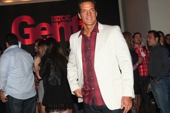 Carlos nega affair com Winits e revela: 'Já não estou mais tão solteiro'