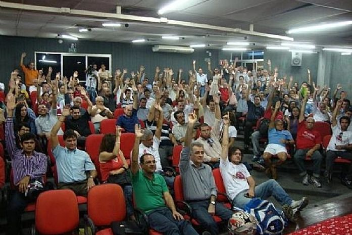 Bancários devem aprovar fim da greve em assembleias nesta segunda