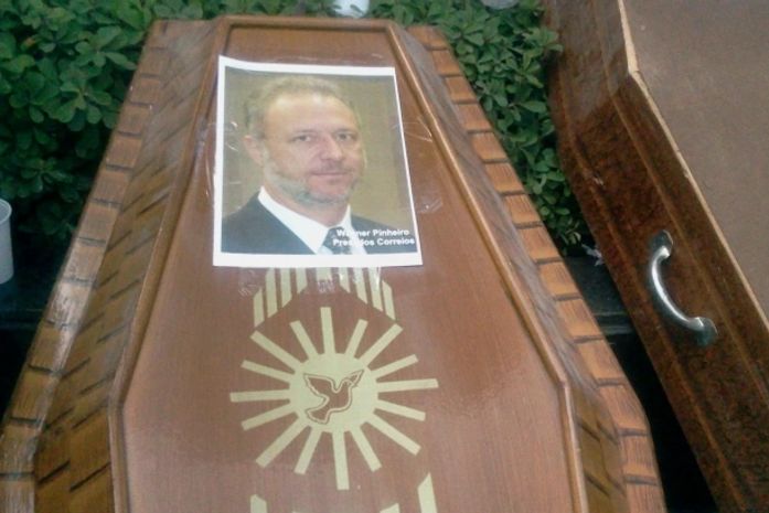 Enterro simbólico  