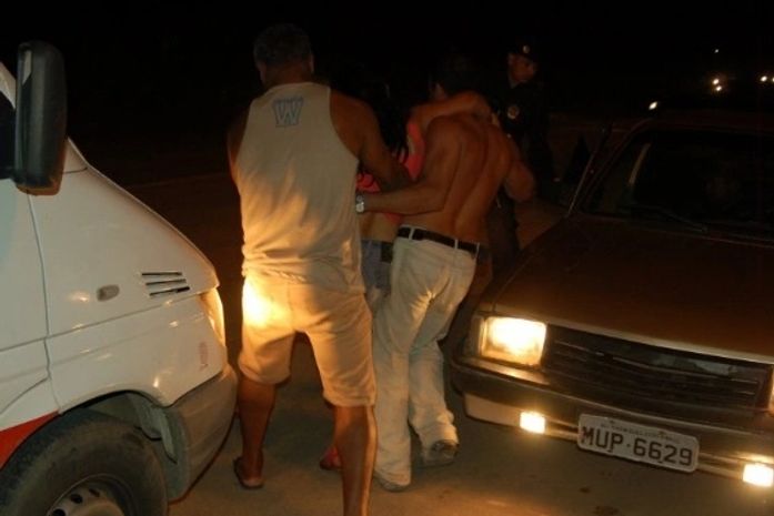 Tentativa de homicídio acaba com duas pessoas baleadas em Lanchonete