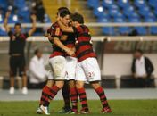 Thiago Neves comemora o gol rubro-negro.