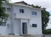 Com cabo de vassoura, presos abrem buraco em parede e fogem de delegacia