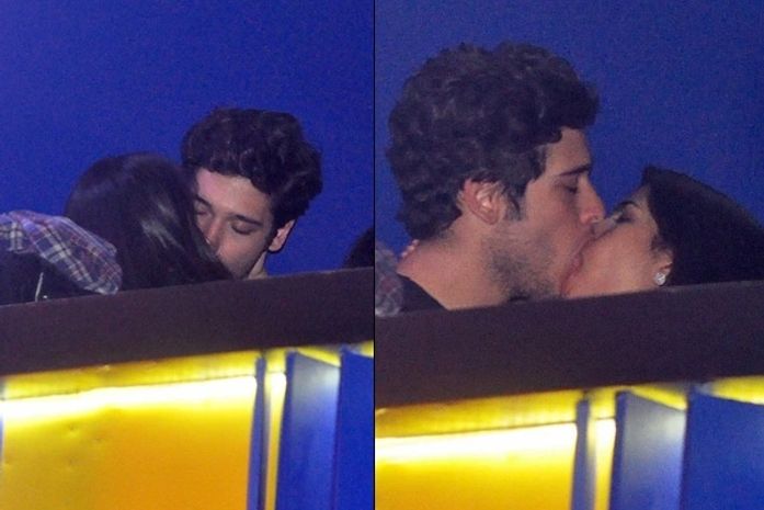 Bruno Fagundes e Antonia Pires, filhos de Antonio Fagundes e Glória Pires, trocam beijos no Rock in Rio