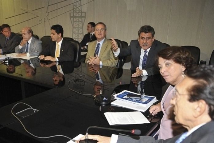 Renan insiste em acordo sobre impasse na divisão de royaltieis
