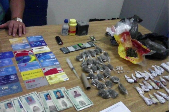 Operação prende 11 acusados de tráfico. Armas e drogas são apreendidas