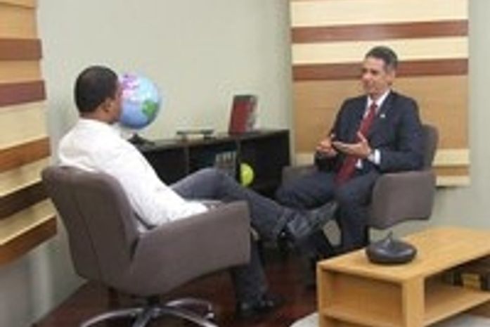 Eduardo Setton(terno)