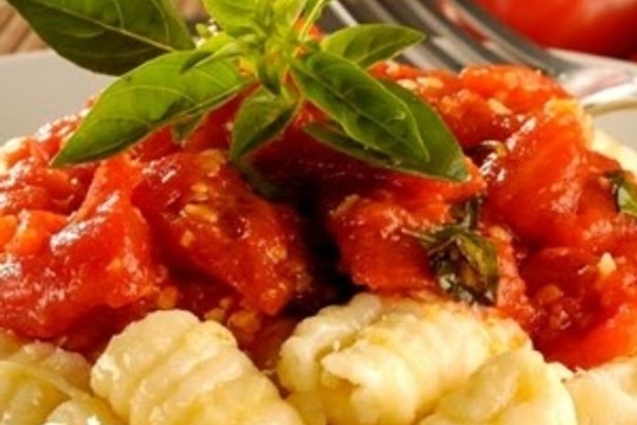 Dia do Nhoque: Veja receita com molho de tomate pelado e manjericão