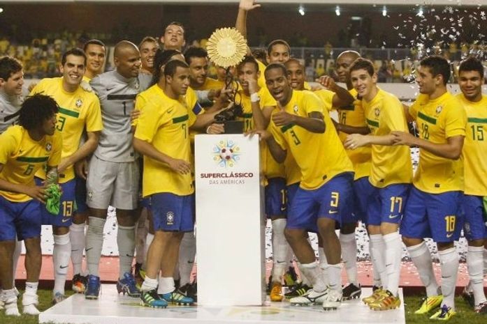 Brasil aproveita superioridade, bate 1º grande com Mano e é campeão