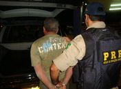PRF prende foragido da Justiça com carro roubado em São Sebastião
