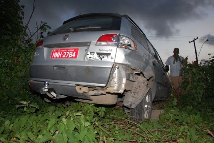 Caminhões causam dois acidentes no Litoral Sul. Três ficaram feridos