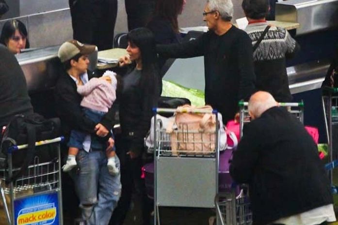 Thammy e Gretchen no aeroporto de Guarulhos, em seu embarque para os Estados Unidos
