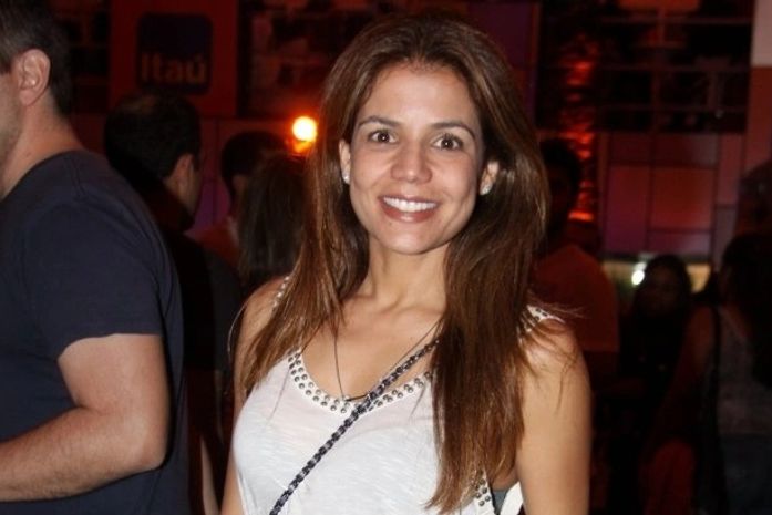 Nívea Stelmann beija desconhecido no Rock in Rio