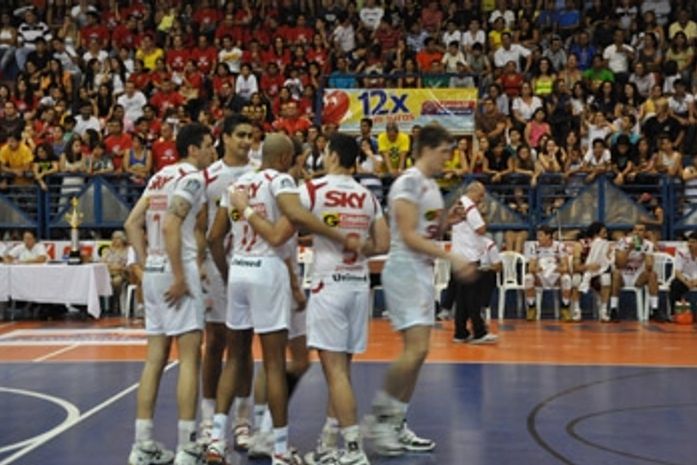 Cimed/Sky vence Montes Claros em noite de muita festa em Maceió