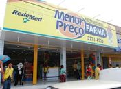 Assaltantes agridem gerente durante assalto a drogaria