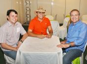 Renan abona ficha de Mano Walter durante XXVII Festa da Cultura de Quebrangulo